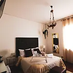 Vitti's 3*